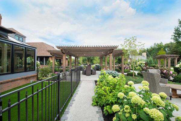 great backyards for entertaining