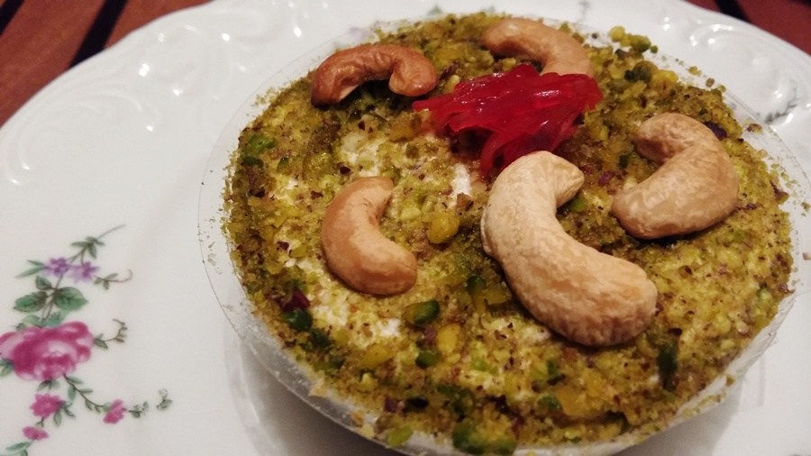 This is a picture of Mafroukeh in a small bowl, which is resting on a plate.