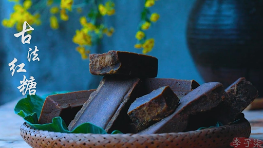 This is a picture of the thumbnail of one of Liziqi's videos.