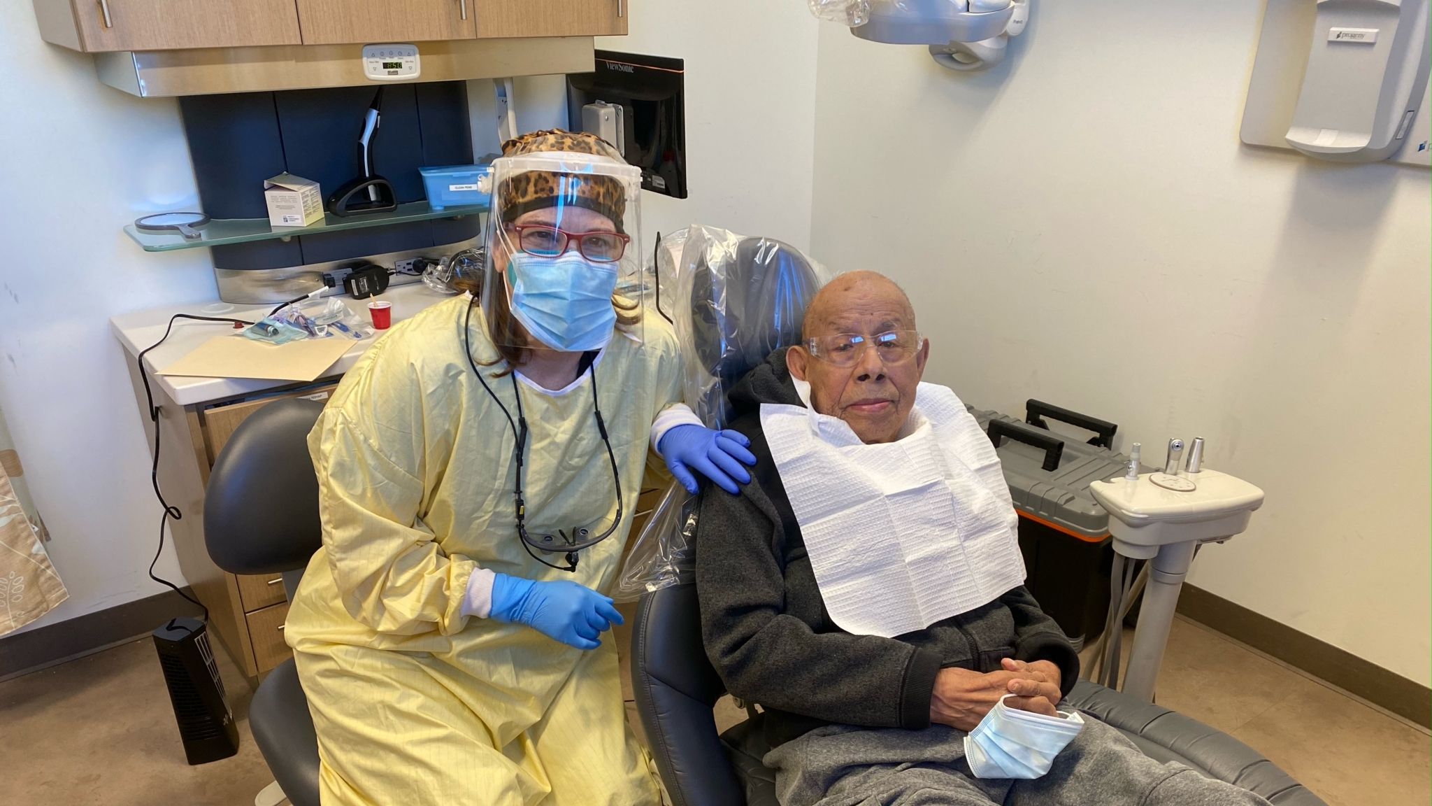 Dental Care Helps Seniors and Their Family Caregivers