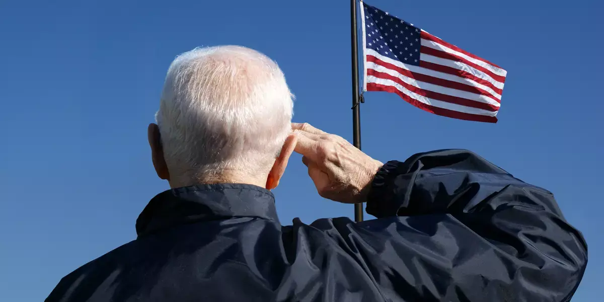Why Trucking Companies Should Consider Hiring Veterans